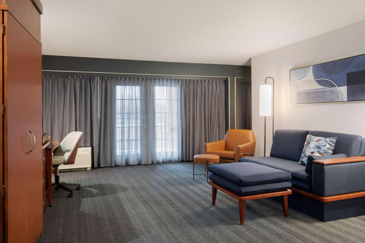 Courtyard By Marriott Columbus New Albany Hotel Exterior photo