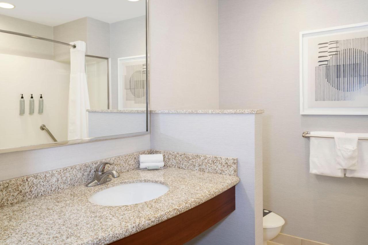 Courtyard By Marriott Columbus New Albany Hotel Exterior photo